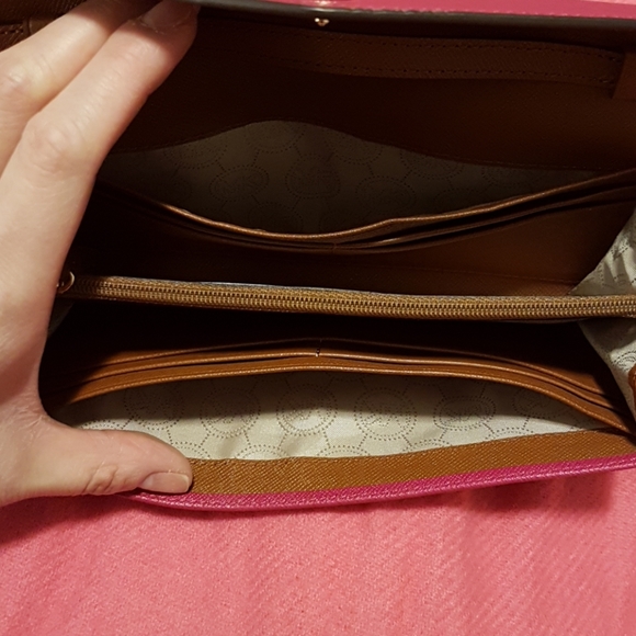 Michael Kors wallet style side purse - Picture 6 of 8